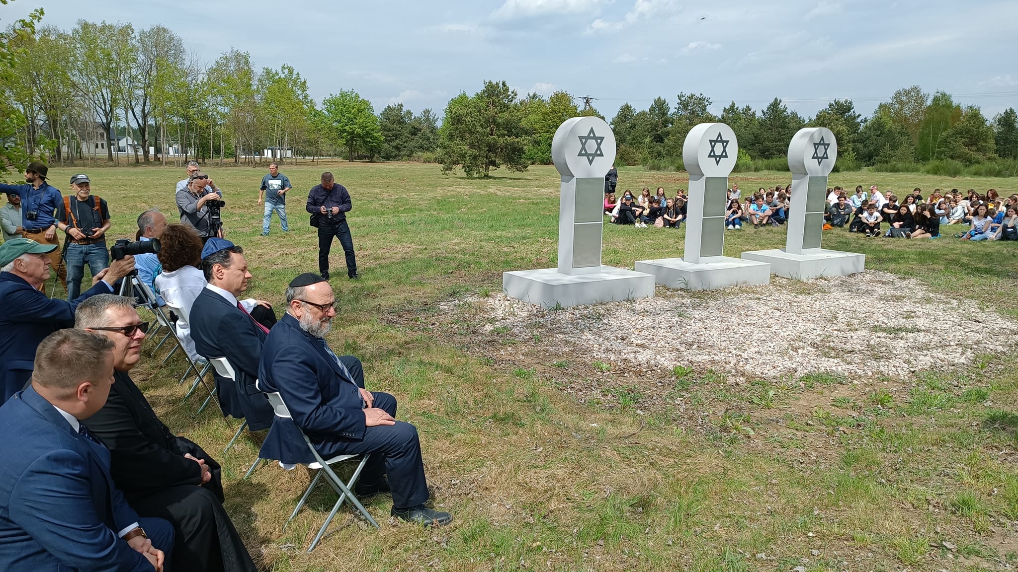 zdjęcie z odsłonięcia pomnika